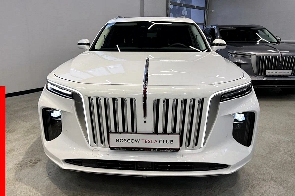 Белый Hongqi E-HS9 2022 года