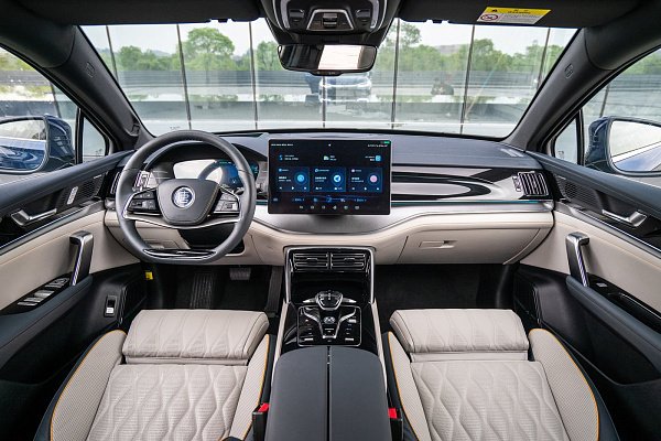 Синий BYD Tang 2022 года