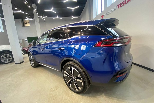 Синий BYD Tang 2022 года