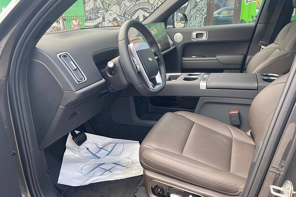 Черный Lixiang Li L9 2023 года