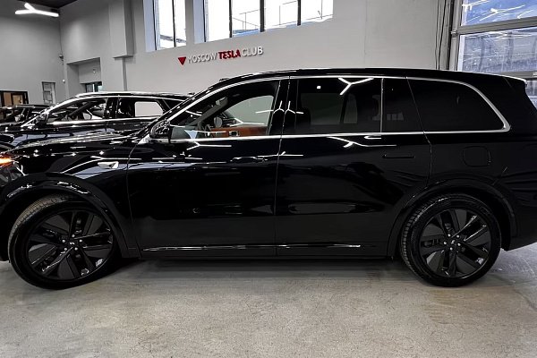 Черный Lixiang Li L9 2023 года