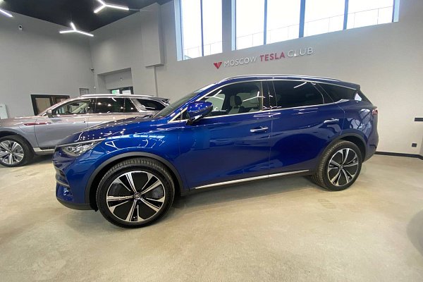 Синий BYD Tang 2022 года